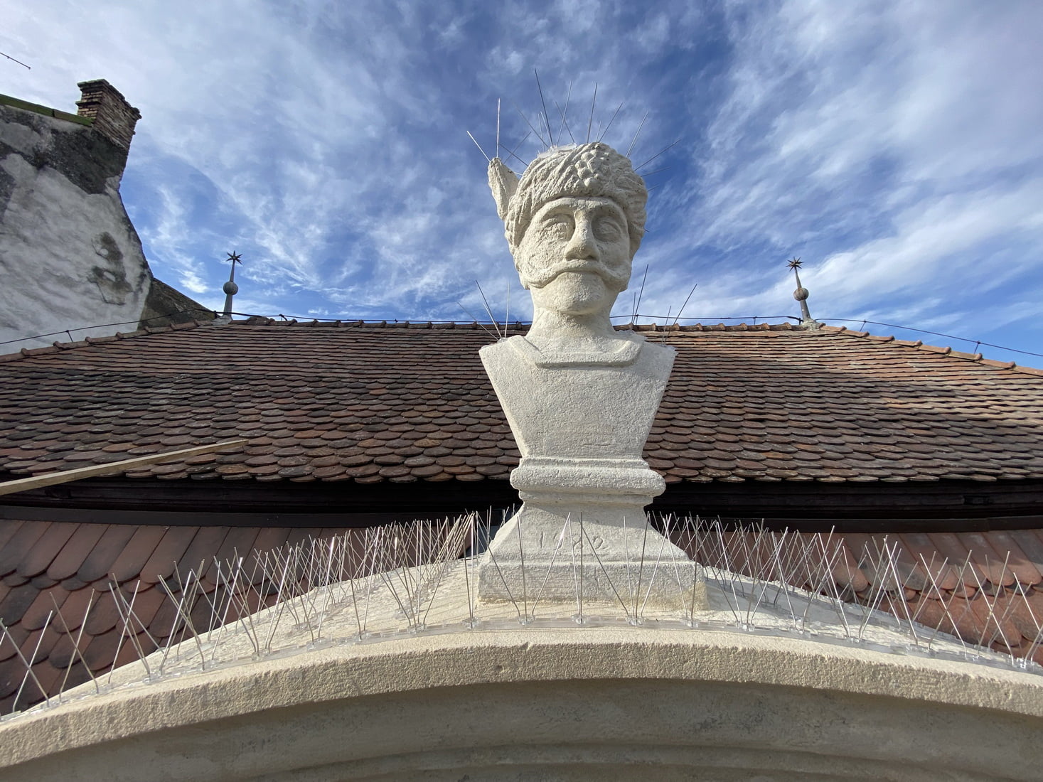 Curatare statui piatra prin sablare abraziva cu nisip pentru indepartare licheni, Palatul Toldalagi