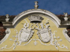 Curatare statui piatra prin sablare abraziva cu nisip pentru indepartare licheni, Palatul Toldalagi