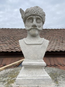 Curatare statui piatra prin sablare abraziva cu nisip pentru indepartare licheni, Palatul Toldalagi