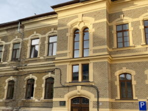 Curatare fatada caramida prin sablare abraziva cu nisip la cladirea Fiziologie UMF Cluj