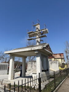 Curatare monument istoric prin sablare abraziva cu nisip pentru indepartare licheni, muschi, mucegai