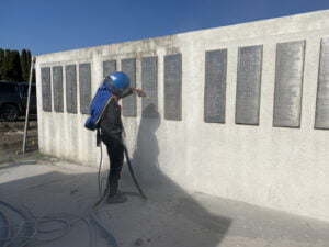 Curatare monument istoric prin sablare abraziva cu nisip pentru indepartare licheni, muschi, mucegai