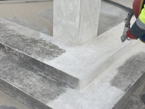 Curatare monument istoric prin sablare abraziva cu nisip pentru indepartare licheni, muschi, mucegai